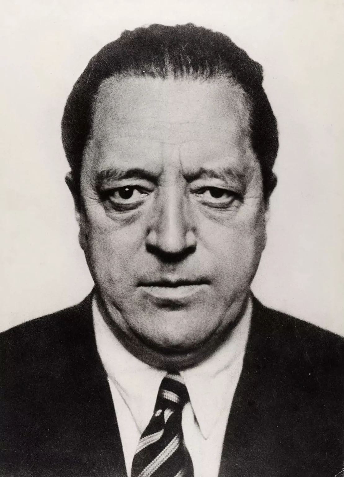 Ludwig Mies van der Rohe, 1934, photo by Hugo Erfurth