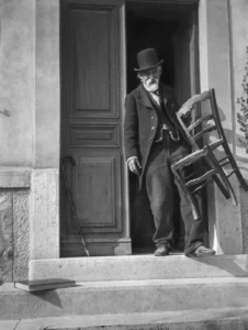 Paul Cézanne photographed in Aix-en-Provence on April 13, 1906 by Gertrud Osthaus.