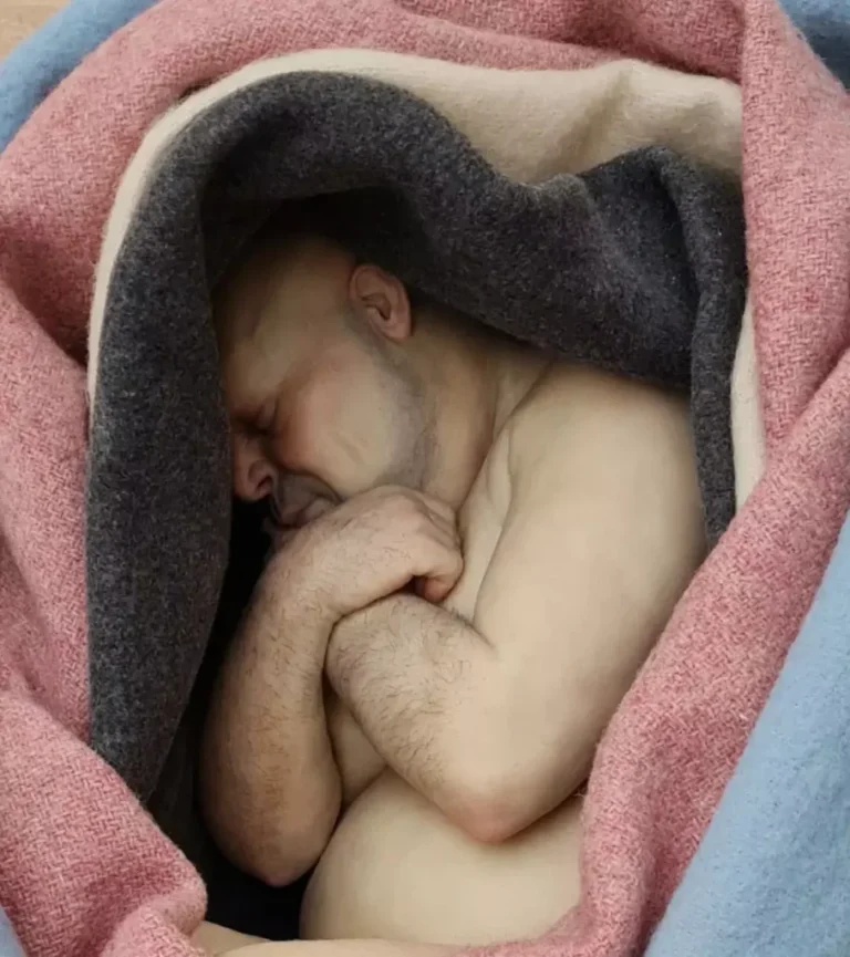 Ron Mueck, Man in Blankets, 2000