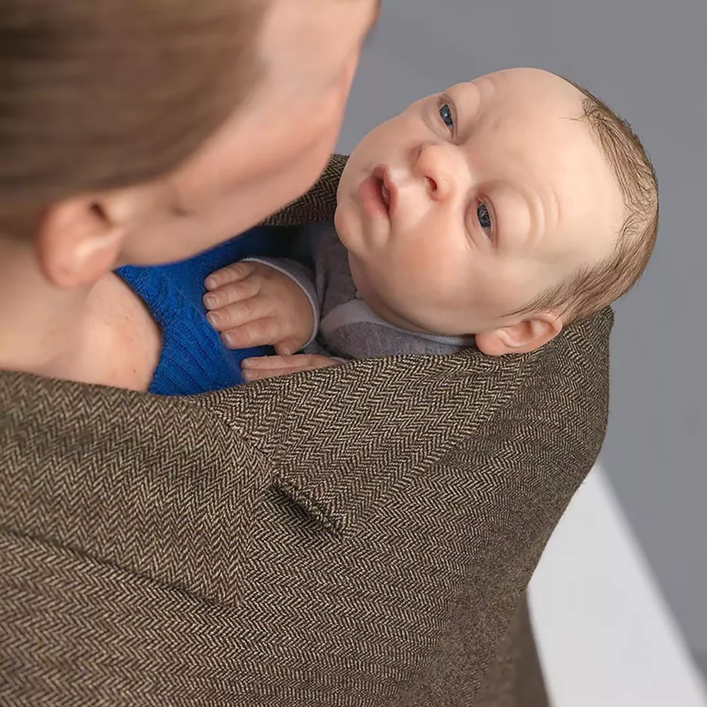 Ron Mueck, Woman with Shopping, detail, 2013 – 2015. Mixed media. 113 x 46 x 30 cm (44.49 x 18.11 x 11.81 in).