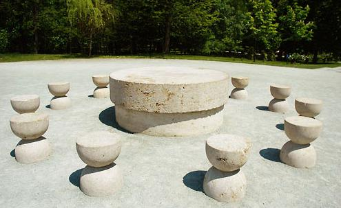 Constantin Brancusi, Table of Silence