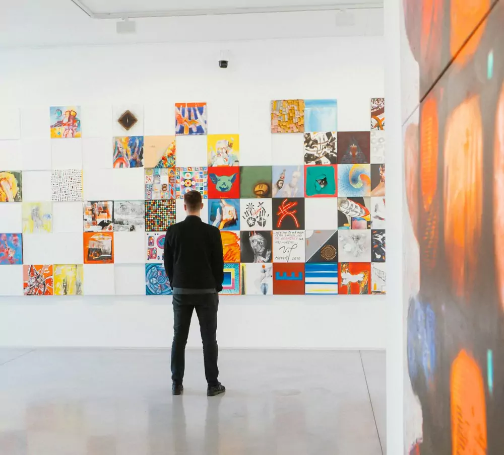 How to Get Your Art in a Gallery – A Complete Guide for Emerging Artists